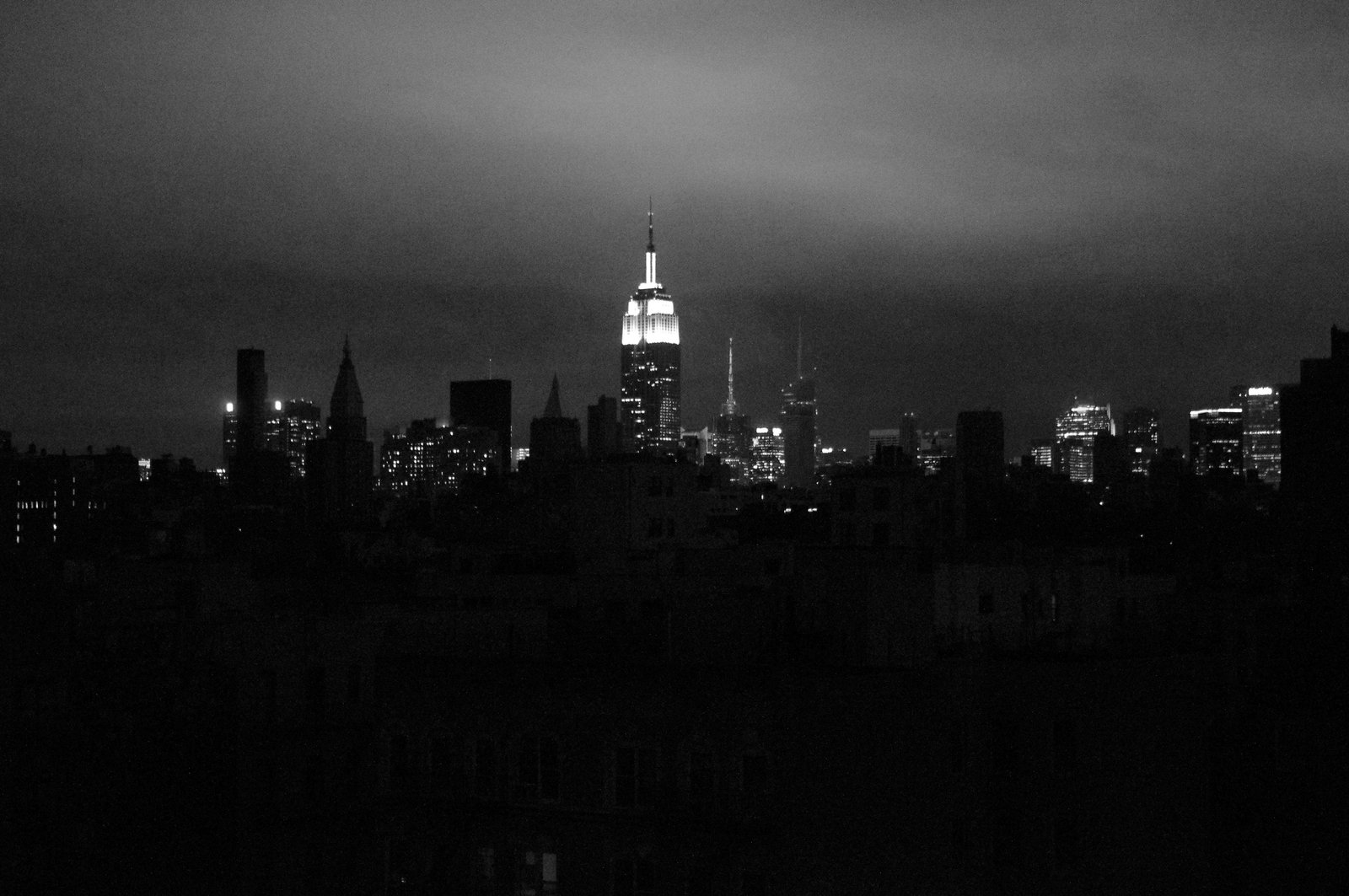 Black-and-white view of a dimly lit Manhattan skyline during a power outage.